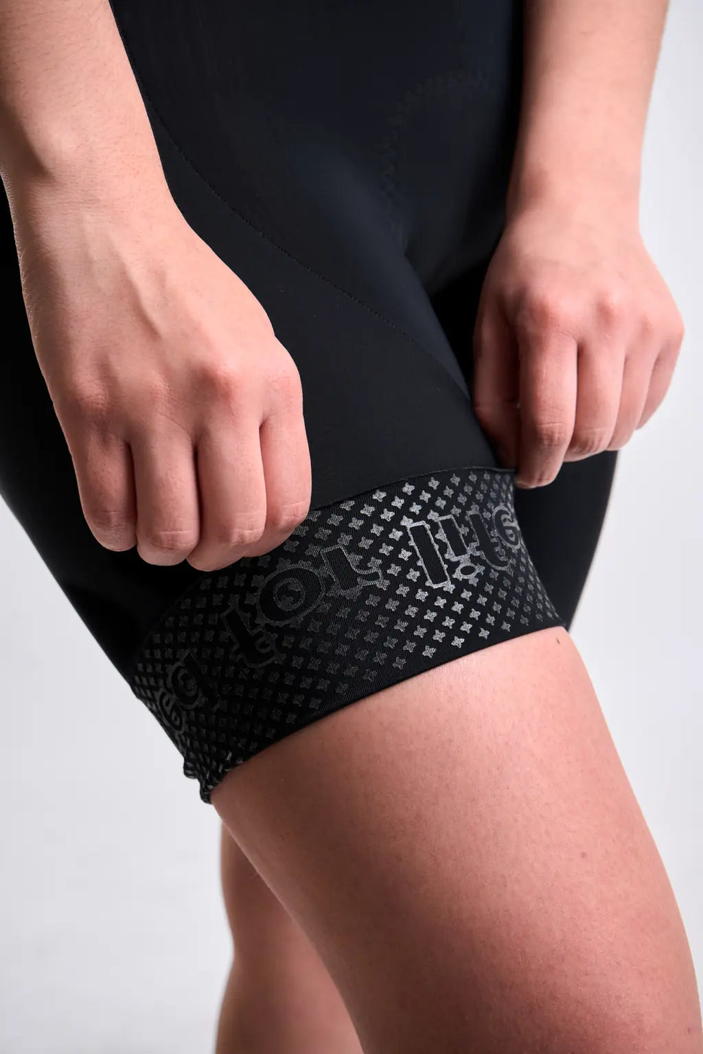 Pantaloneta Badana de Ciclismo para Mujer con Banda Siliconada y cargaderas-23