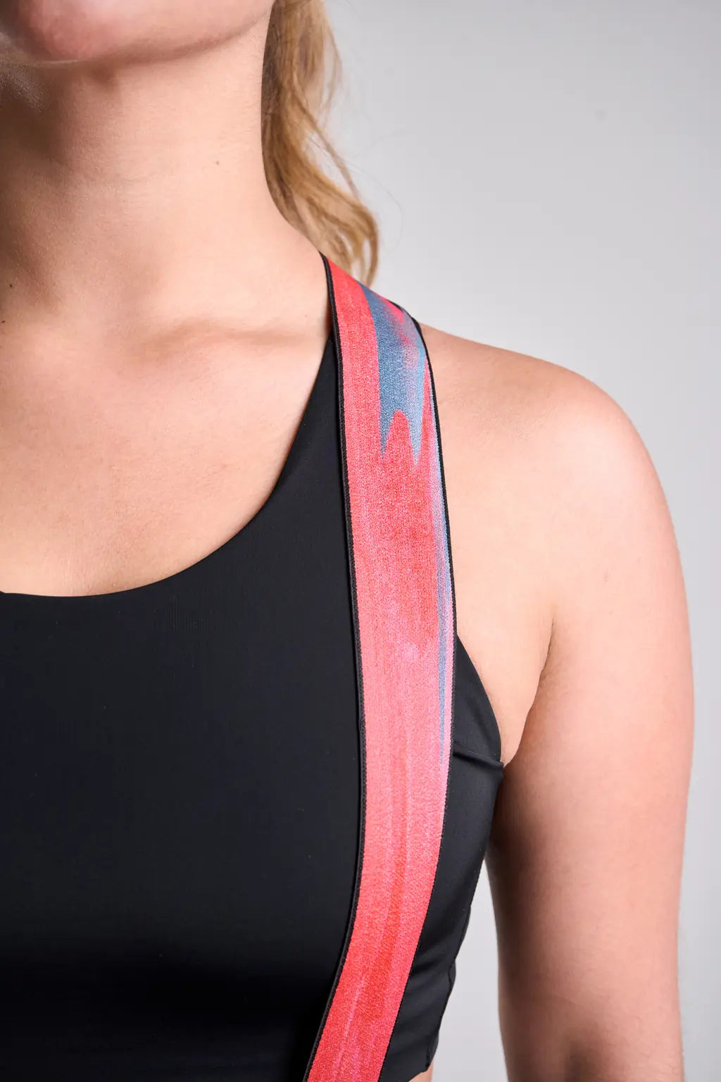 Pantaloneta Badana PRO de ciclismo para mujer con cargadera y banda siliconada-6
