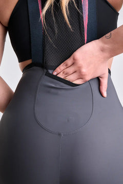 Pantaloneta Badana PRO de ciclismo para mujer con cargadera y banda siliconada-5