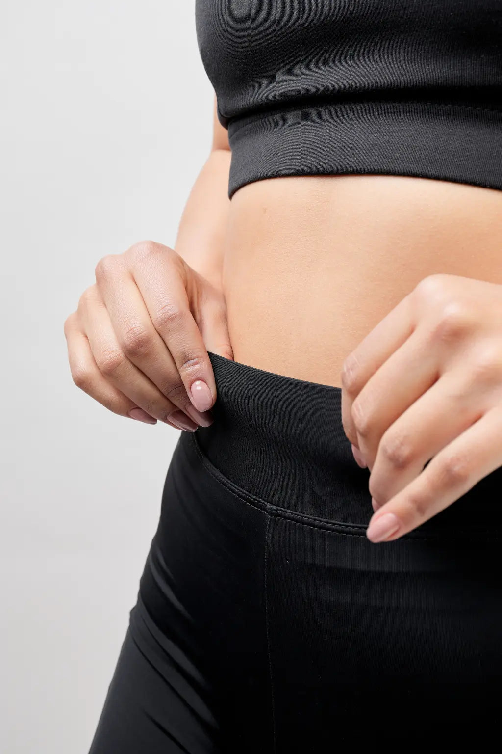 Pantaloneta Badana corta negra de ciclismo para mujer con banda Siliconada-7