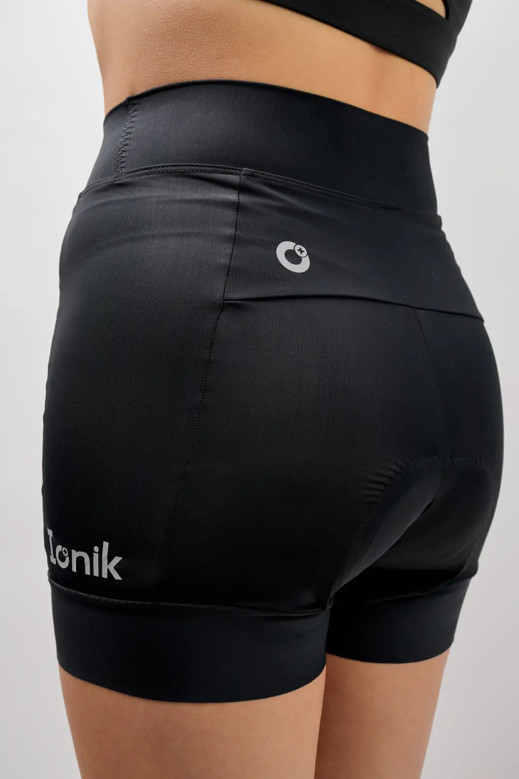 Pantaloneta Badana corta negra de ciclismo para mujer con banda Siliconada-3