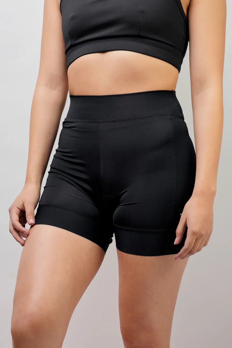 Pantaloneta Badana corta negra de ciclismo para mujer con banda Siliconada-4