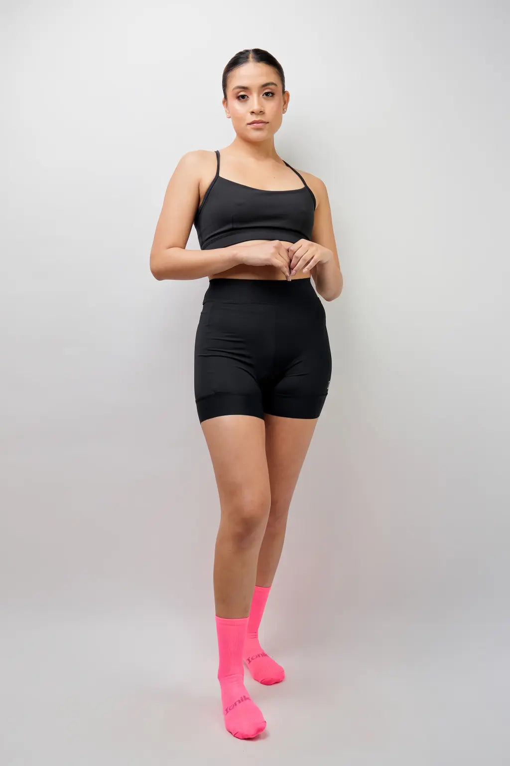 Pantaloneta Badana corta negra de ciclismo para mujer con banda Siliconada