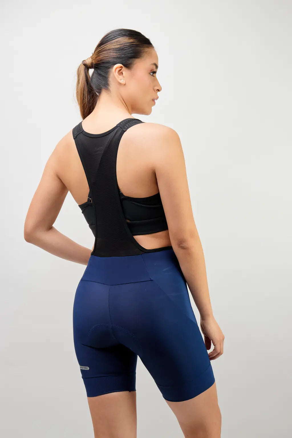 Pantaloneta Badana ONIX de ciclismo para mujer con cargadera y banda siliconada-5