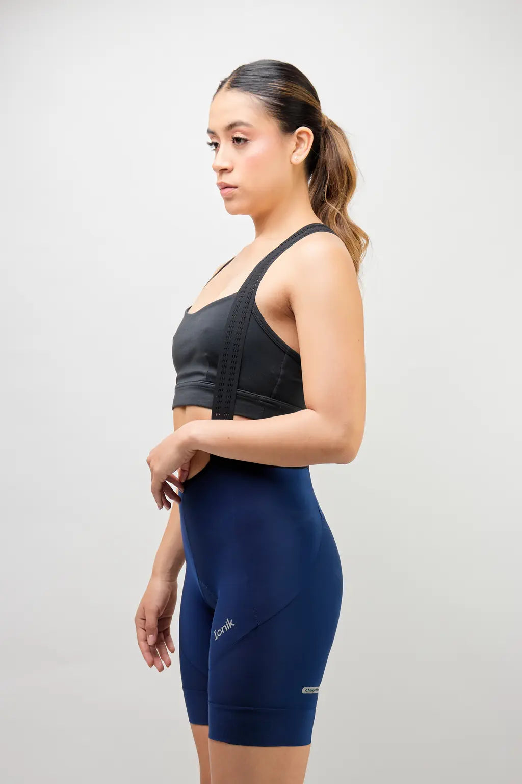 Pantaloneta Badana ONIX de ciclismo para mujer con cargadera y banda siliconada-3